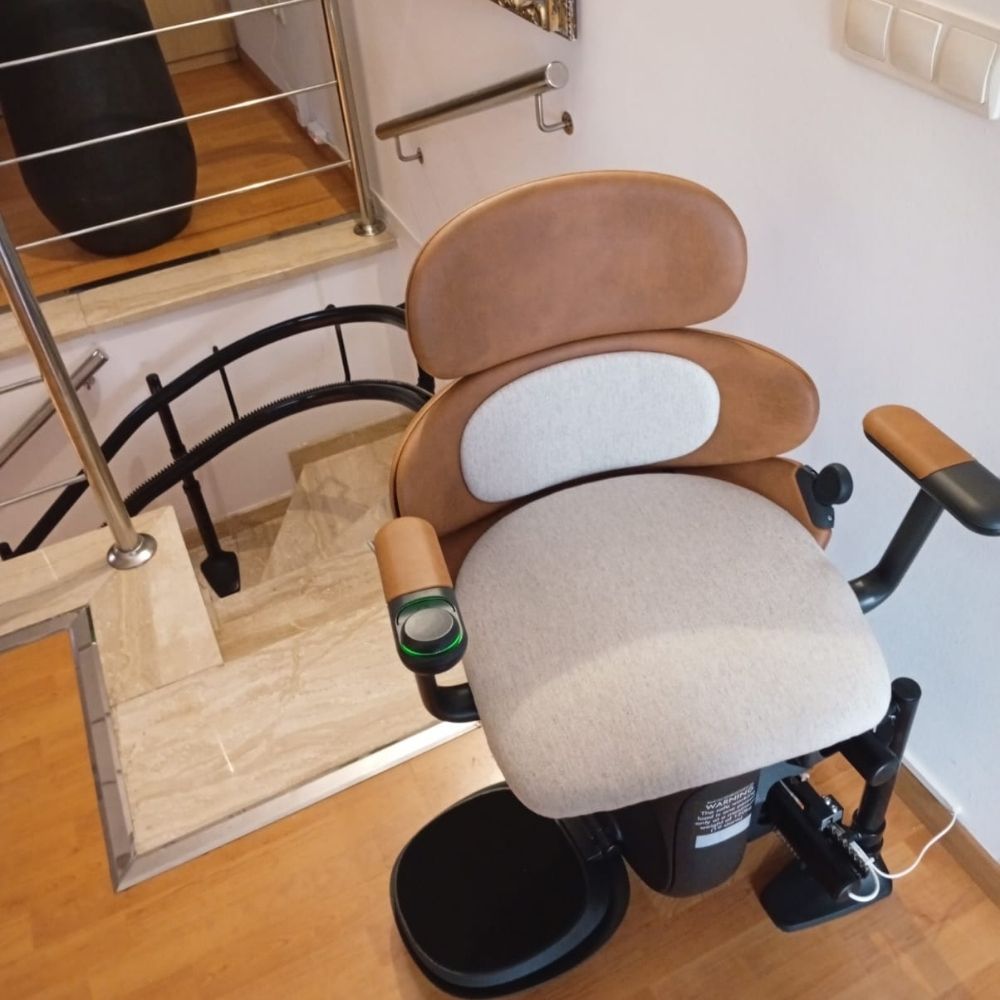 Instalación de salvaescaleras en vivienda en Canarias