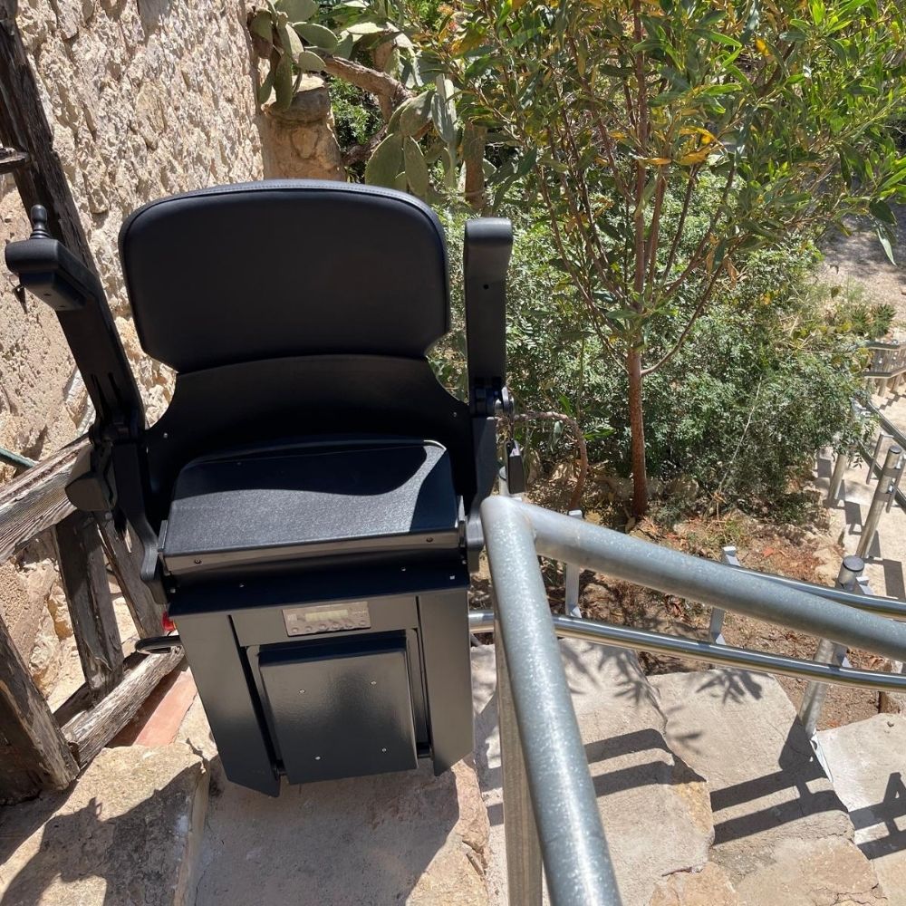 Salvaescaleras exterior resistente para viviendas en Tenerife